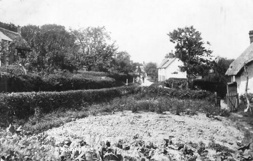 COTTAGES-SIDE-OF-POND-BISHOPSTONE-1920