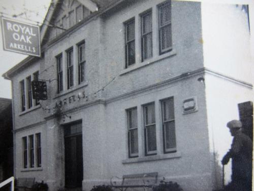 ROYAL-OAK-BISHOPSTONE-1920