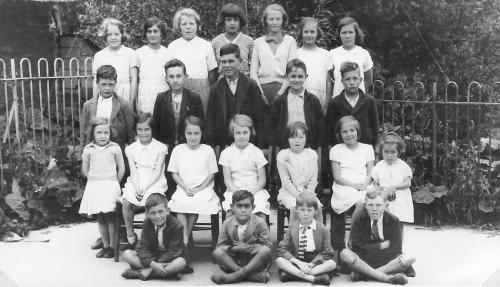 SCHOOL-GROUP-BISHOPSTONE-1937