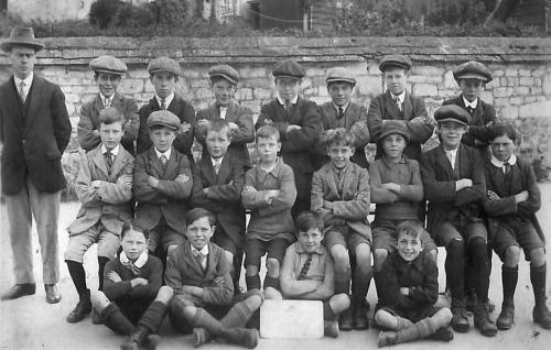 SCHOOL-GROUP-BOYS-BISHOPSTONE-1934
