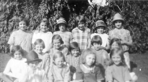 SCHOOL-GROUP-GIRLS-BISHOPSTONE-1930