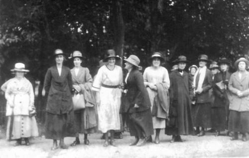 WOMENS-INSTITUTE-BISHOPSTONE-1925