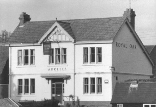 ROYAL-OAK-BISHOPSTONE-1950 (1)