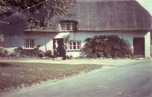 DINGLE-COTTAGE-BISHOPSTONE-1960