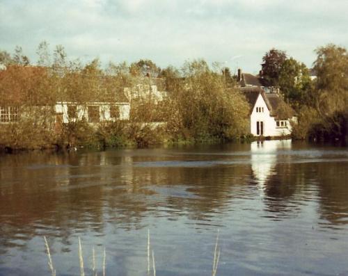 POND-SCHOOL-BISHOPSTONE-1980