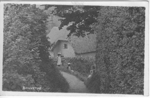 BISHOPSTONE-PATH-COTTAGE-1914
