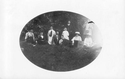 CROWD-AT-VICARAGE-BISHOPSTONE-1905