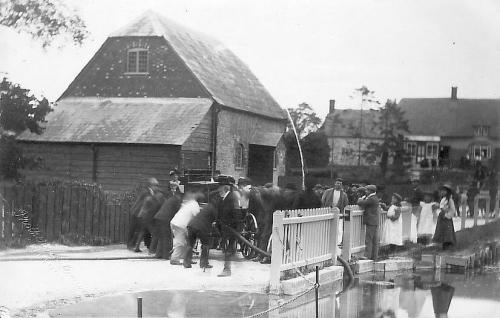 FIRE-ENGINE-CREW-4-BISHOPSTONE-1905