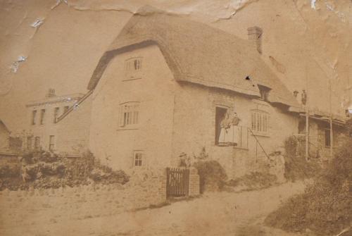 MOUNT-PLEASANT-HUNTS-COTTAGE-BISHOPSTONE-1884
