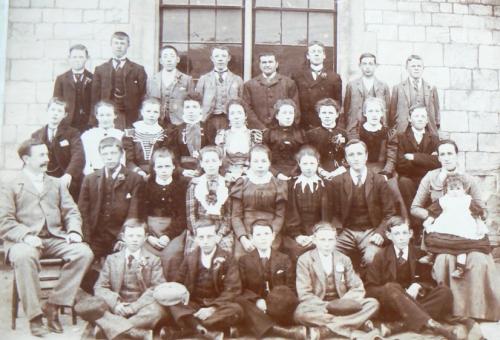 SCHOOL-GROUP-PHOTO-BISHOPSTONE-1899