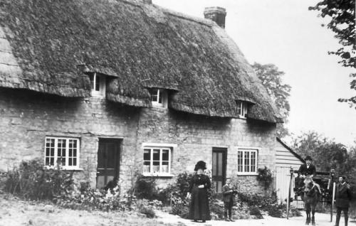 STOKES-COTTAGE-BISHOPSTONE-1900