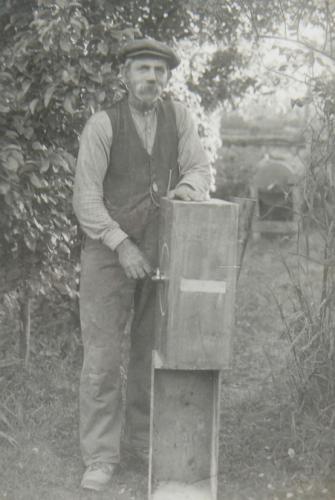 TOM-CHIVERS-FIRE-HOOTER-BISHOPSTONE-1910
