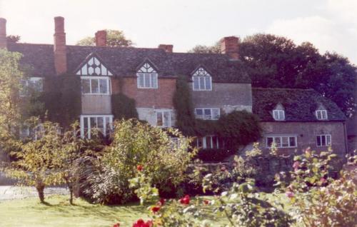 HINTON-MANOR-1990