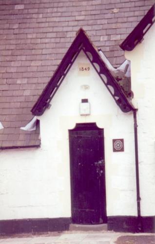 HINTON-SCHOOL-1849-PLAQUE-1990