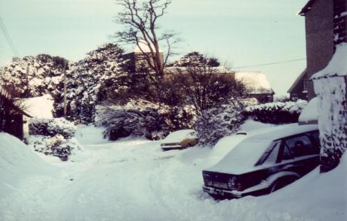 ST-SWITHUNS-CHURCH-FROM-CHURCH-ROAD-SNOW-1980