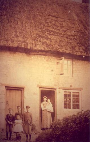CHURCH-FARM-COTTAGES-PILLS-1910