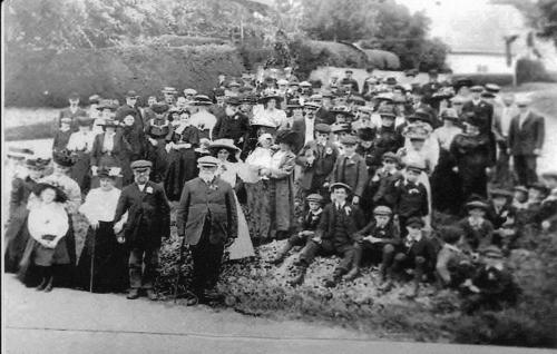 HINTON-MISSION-GROUP-AT-TRIANGLE-1912