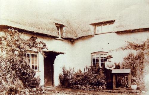 POVEYS-COTTAGE-BACK-1900-